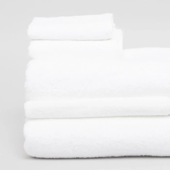 white towels - image 2
